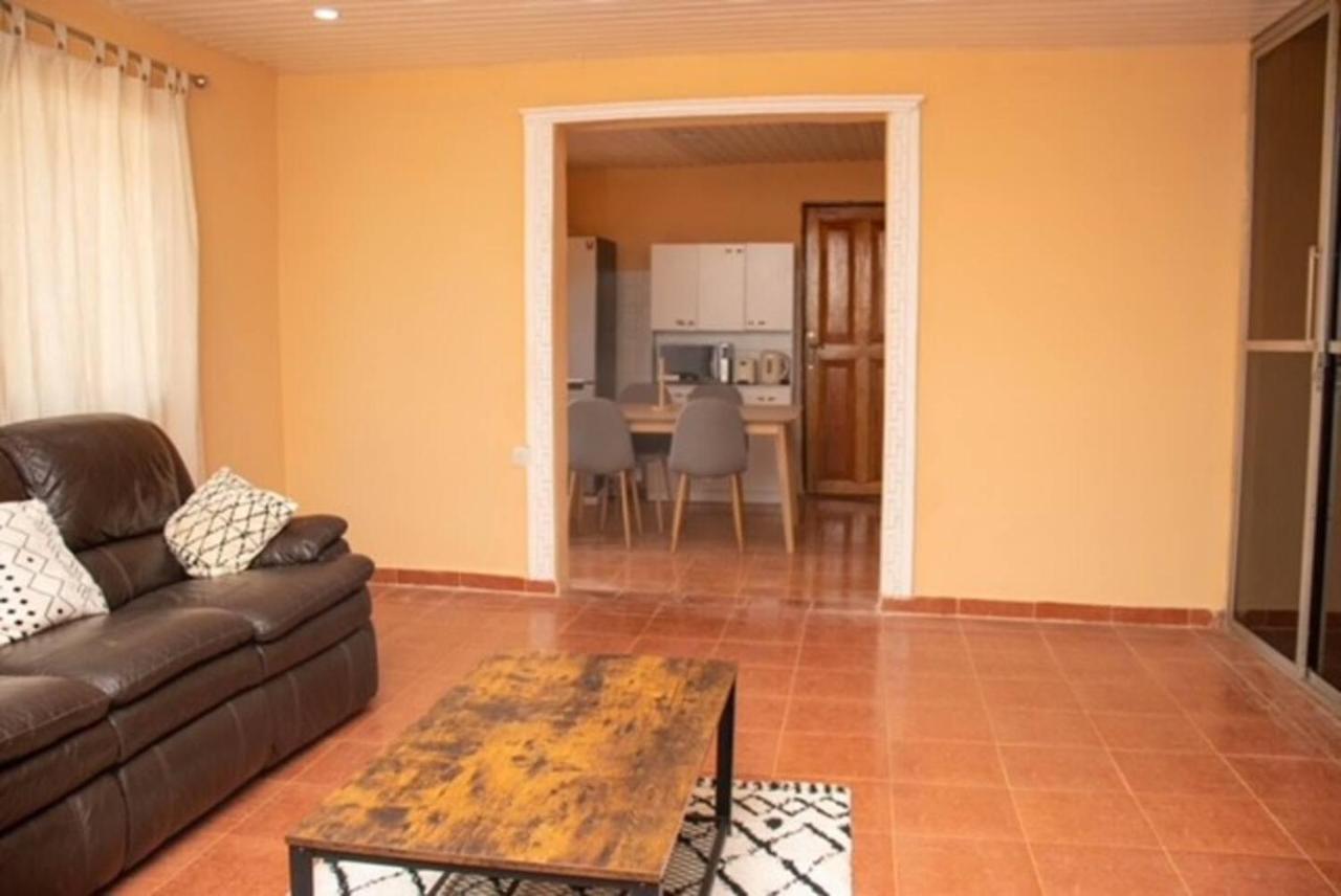 Fully Aircondition 3Bed Villa- A C- Wifi- Hotwater 프리타운 외부 사진
