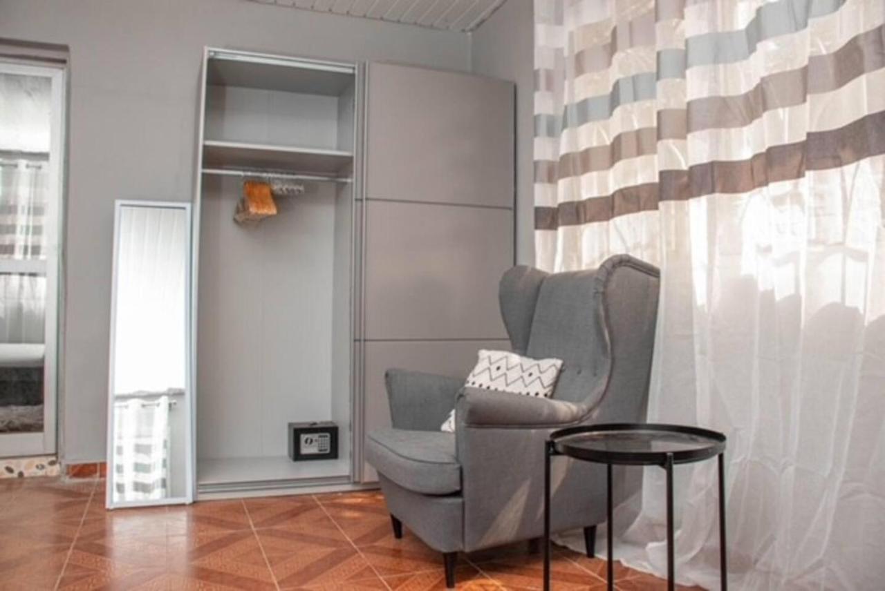 Fully Aircondition 3Bed Villa- A C- Wifi- Hotwater 프리타운 외부 사진