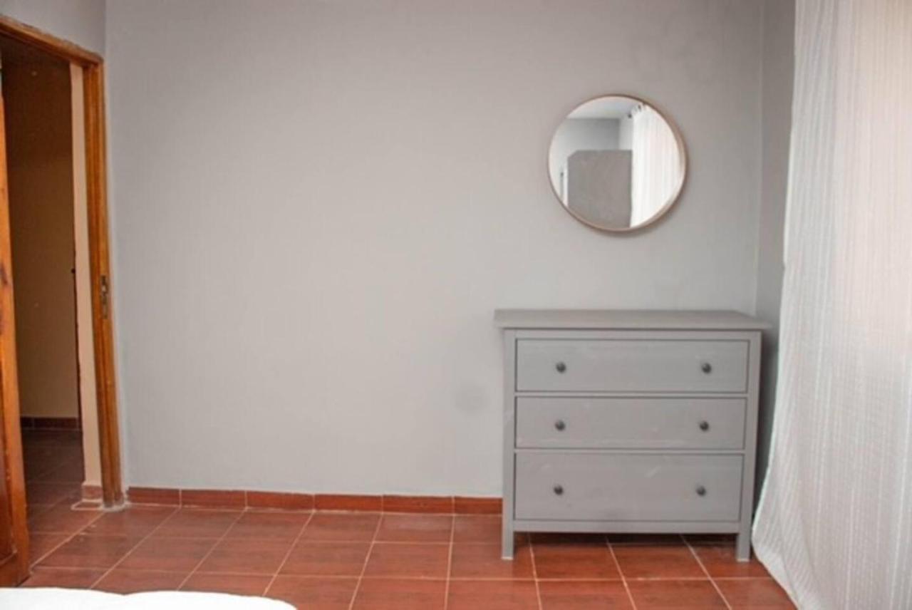 Fully Aircondition 3Bed Villa- A C- Wifi- Hotwater 프리타운 외부 사진