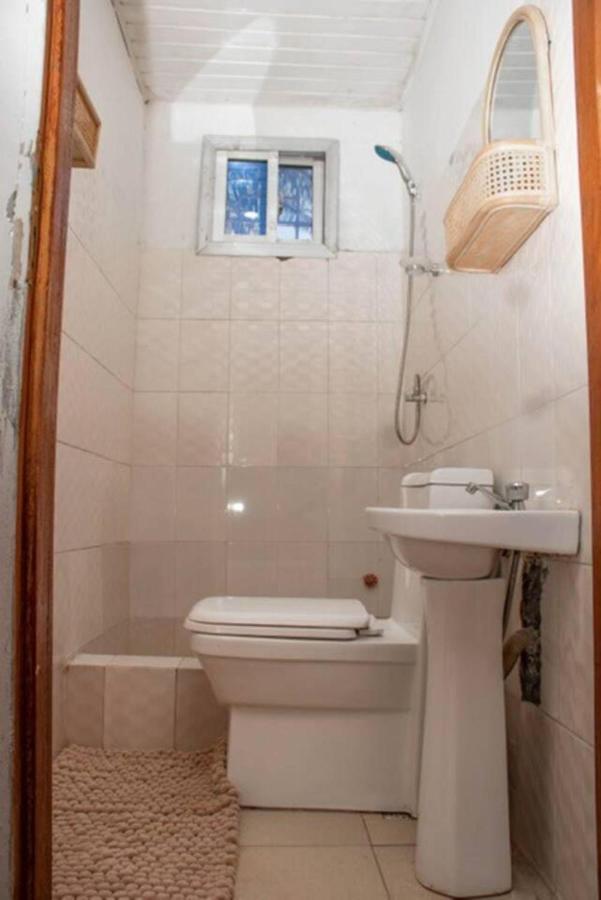 Fully Aircondition 3Bed Villa- A C- Wifi- Hotwater 프리타운 외부 사진
