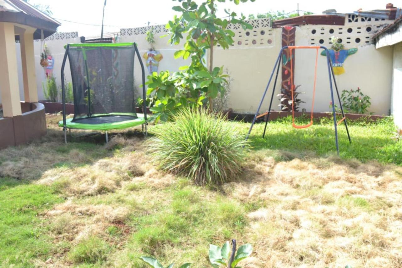 Fully Aircondition 3Bed Villa- A C- Wifi- Hotwater 프리타운 외부 사진