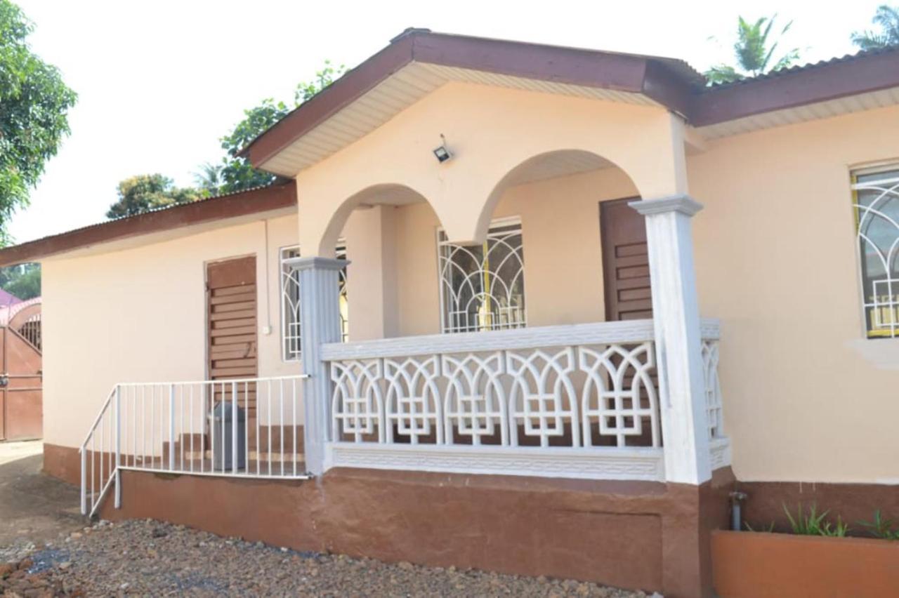 Fully Aircondition 3Bed Villa- A C- Wifi- Hotwater 프리타운 외부 사진
