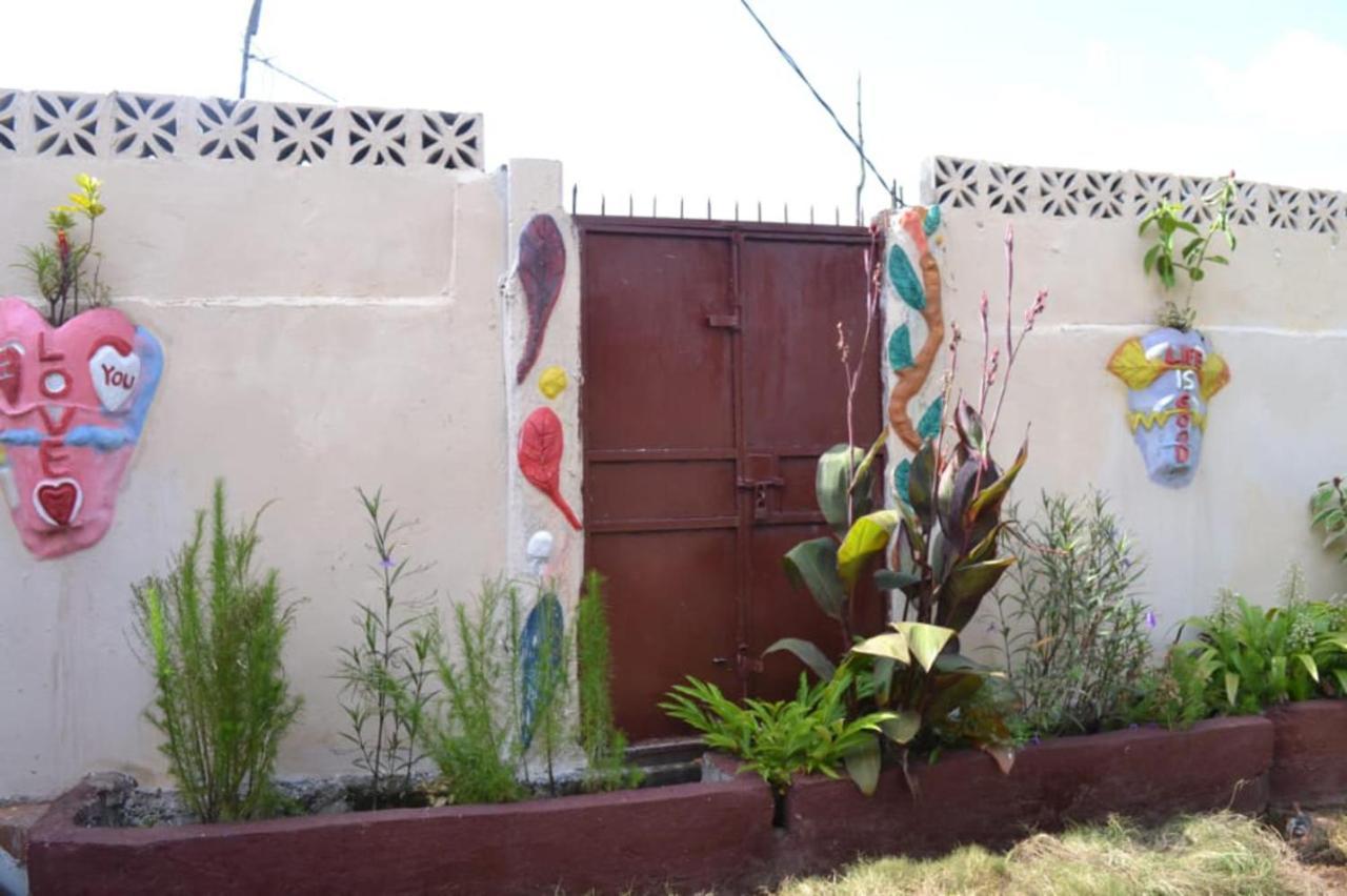 Fully Aircondition 3Bed Villa- A C- Wifi- Hotwater 프리타운 외부 사진